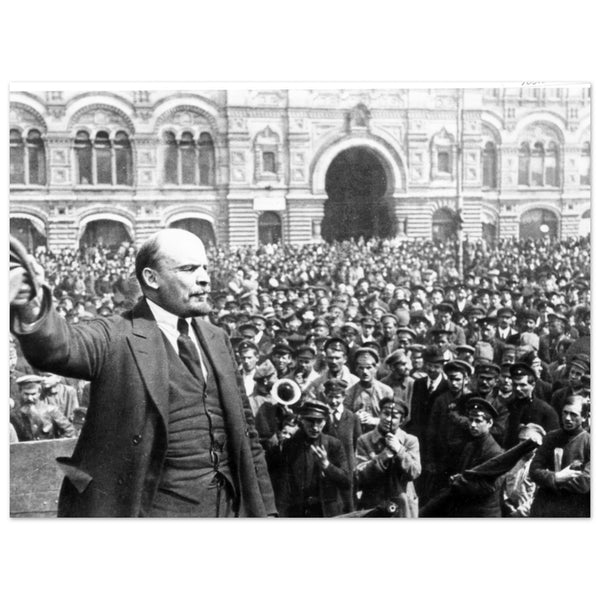 272628 Lenin addressing troops on red square, Moscow, 1919