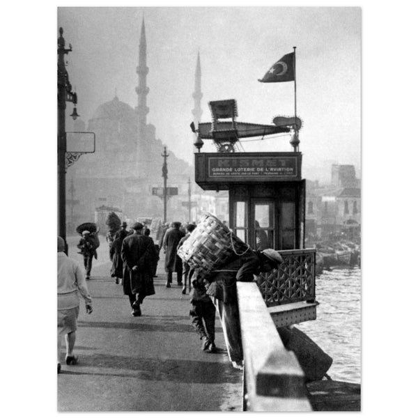 3866172 Galata Bridge and Mosque Of The Sultan Validè. 1951