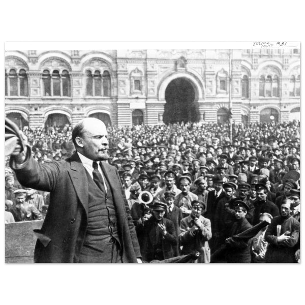 272628 Lenin addressing troops on red square, Moscow, 1919