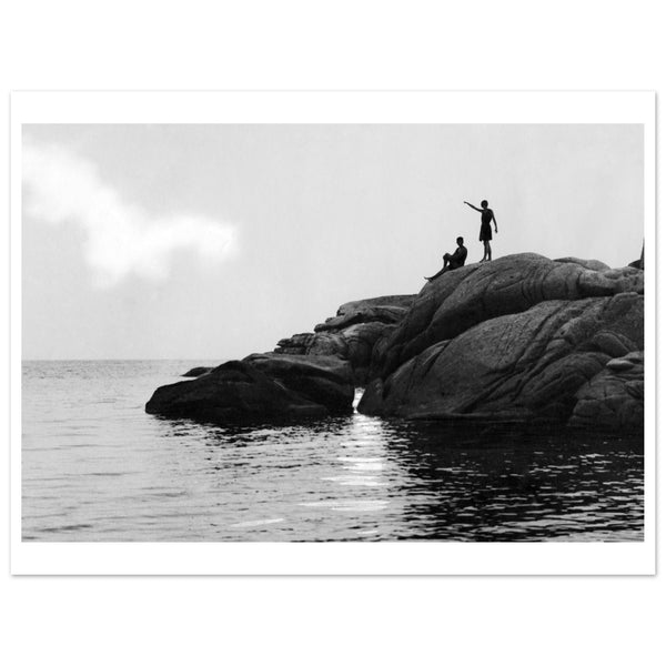 3501535 Tuscany, Elba Island, Two Women on the Rocks, 1920